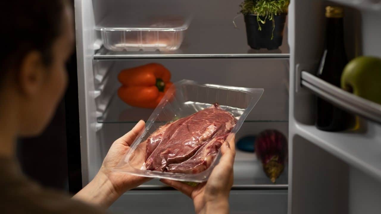 Dica para guardar a carne na geladeira e quando tirar descongelar RÁPIDO
