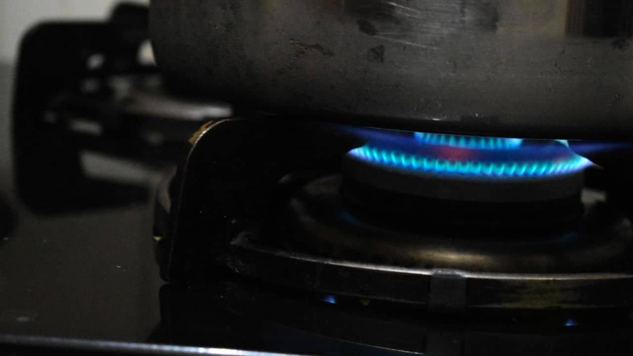 Dica de cozinha: Aprenda a limpar as bocas de fogão e economize gás!