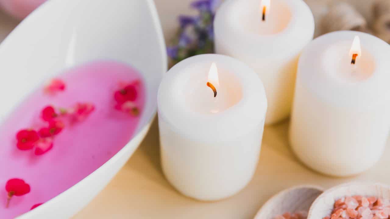 Tenha esta vela aromática no banheiro para evitar os maus cheiros