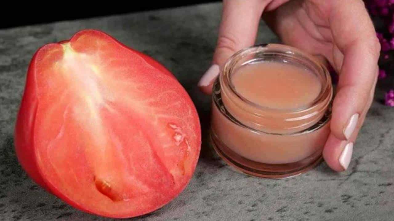Aprenda fazer creme e máscara de colágeno natural usando tomate