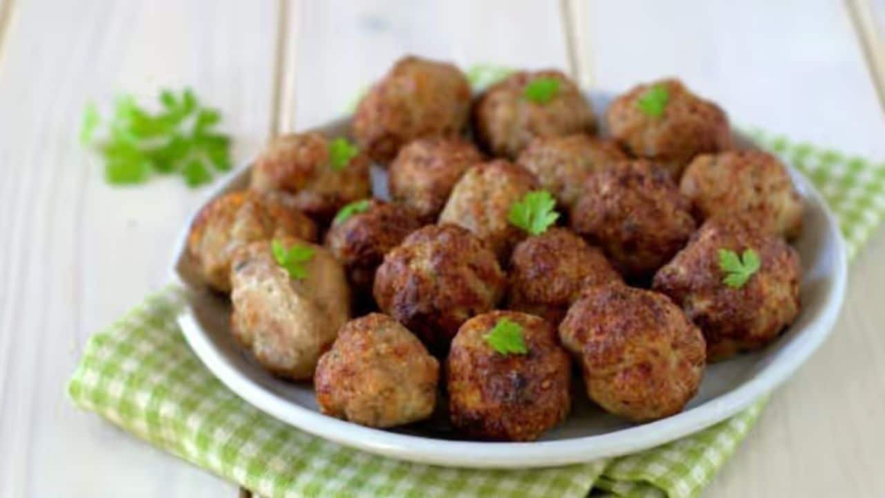 Almôndegas na Air Fryer: Prato leve e saboroso rápido de preparar!