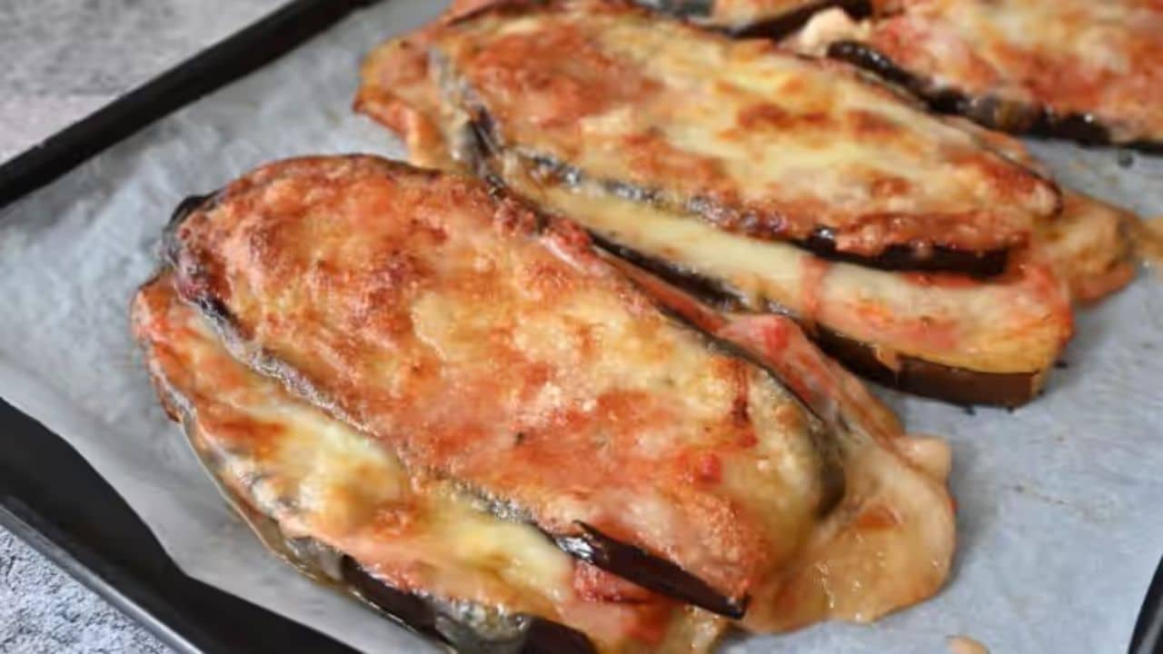 Berinjelas assadas com mussarela: Receita saborosa e fácil de preparar