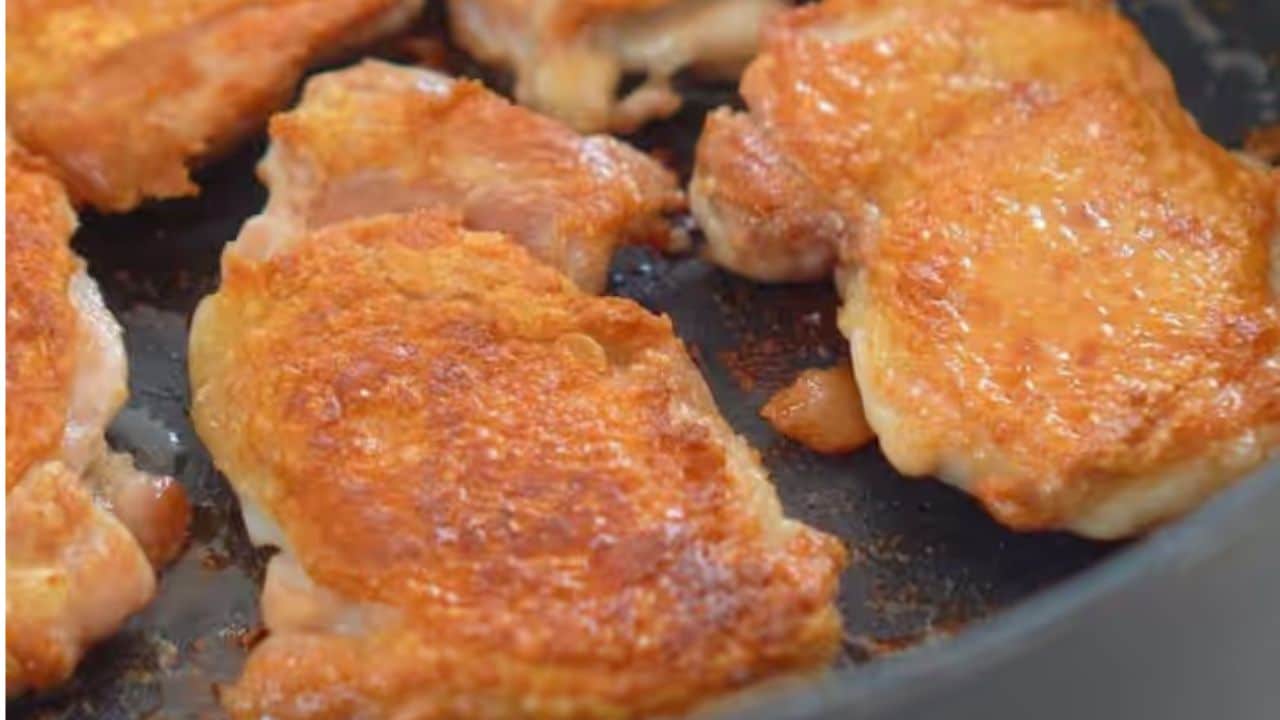 Coxas de frango crocantes: Segredo para um frango dourado e suculento