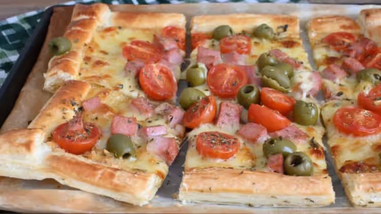 Torta salgada estilo pizza: Receita rápida e deliciosa que vai ser sucesso!